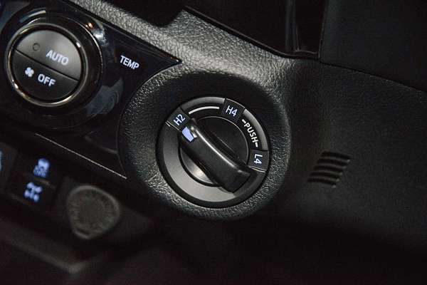 2024 Toyota Hilux SR5 48V GUN126R 4X4