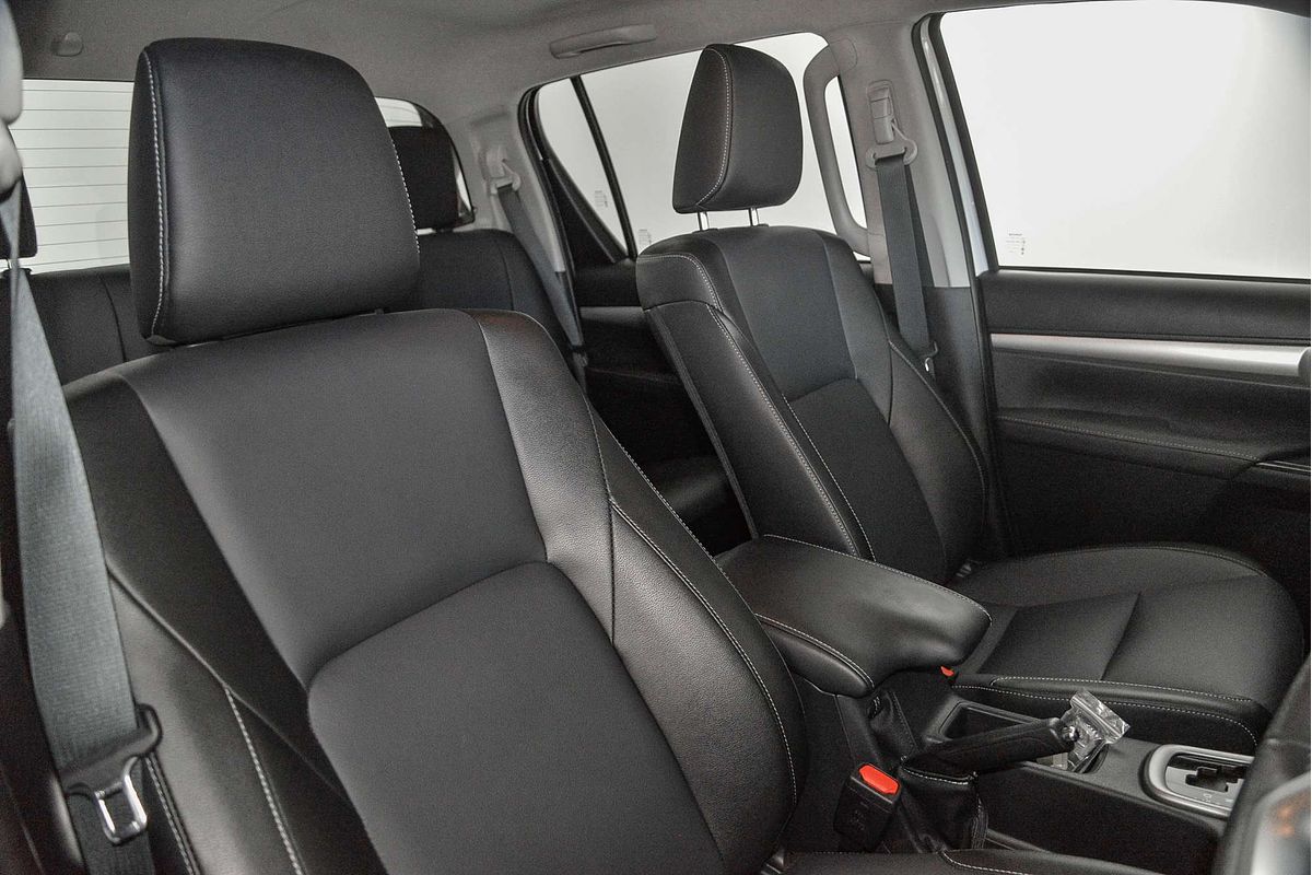 2024 Toyota Hilux SR5 48V GUN126R 4X4