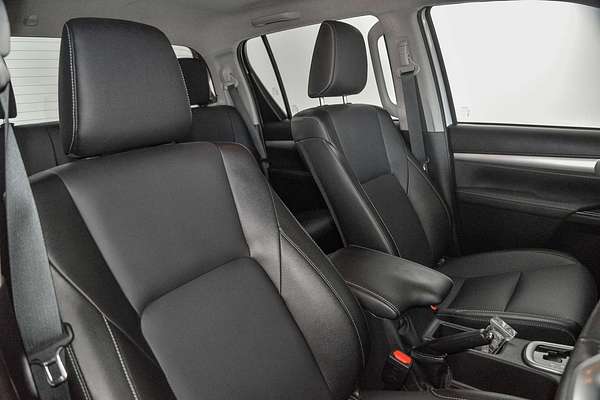 2024 Toyota Hilux SR5 48V GUN126R 4X4