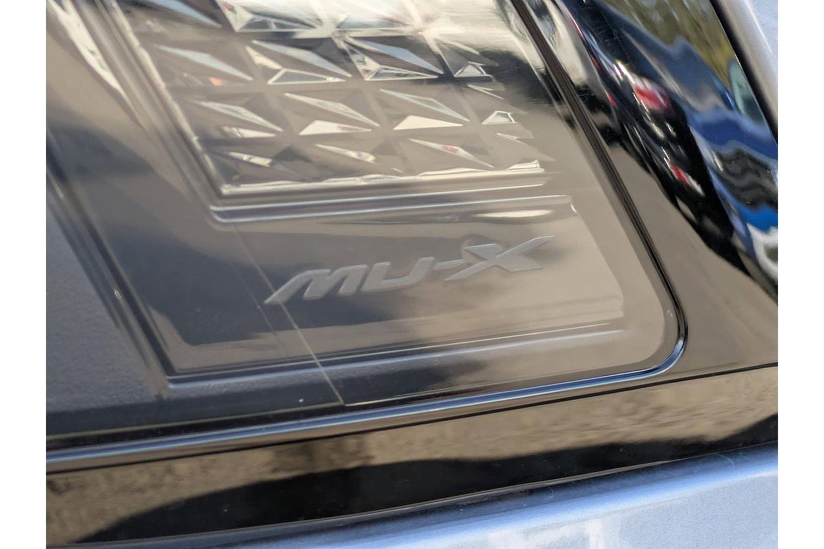 2025 Isuzu MU-X LS-T