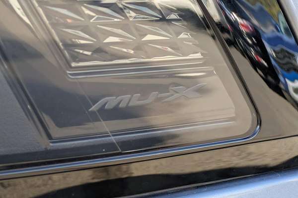 2025 Isuzu MU-X LS-T