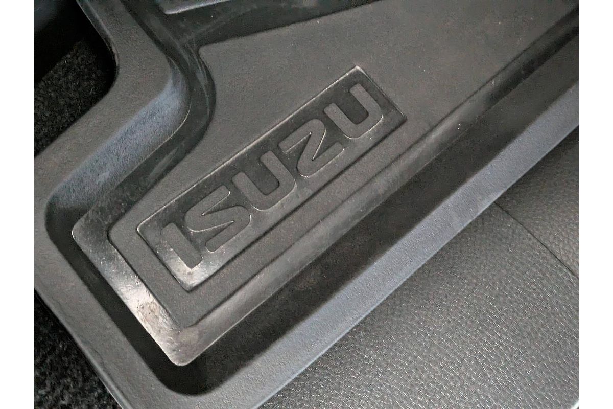 2025 Isuzu MU-X LS-T