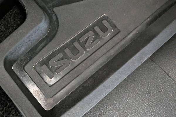 2025 Isuzu MU-X LS-T