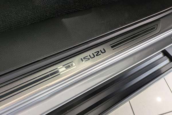 2025 Isuzu MU-X LS-T