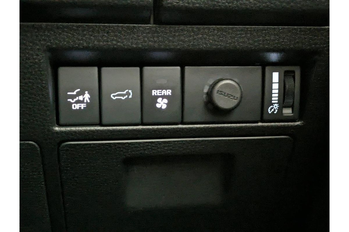 2025 Isuzu MU-X LS-T