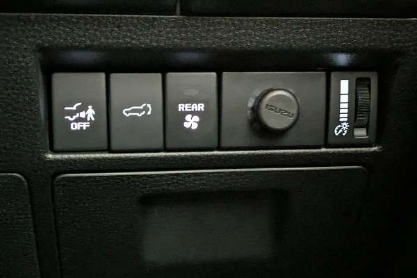 2025 Isuzu MU-X LS-T