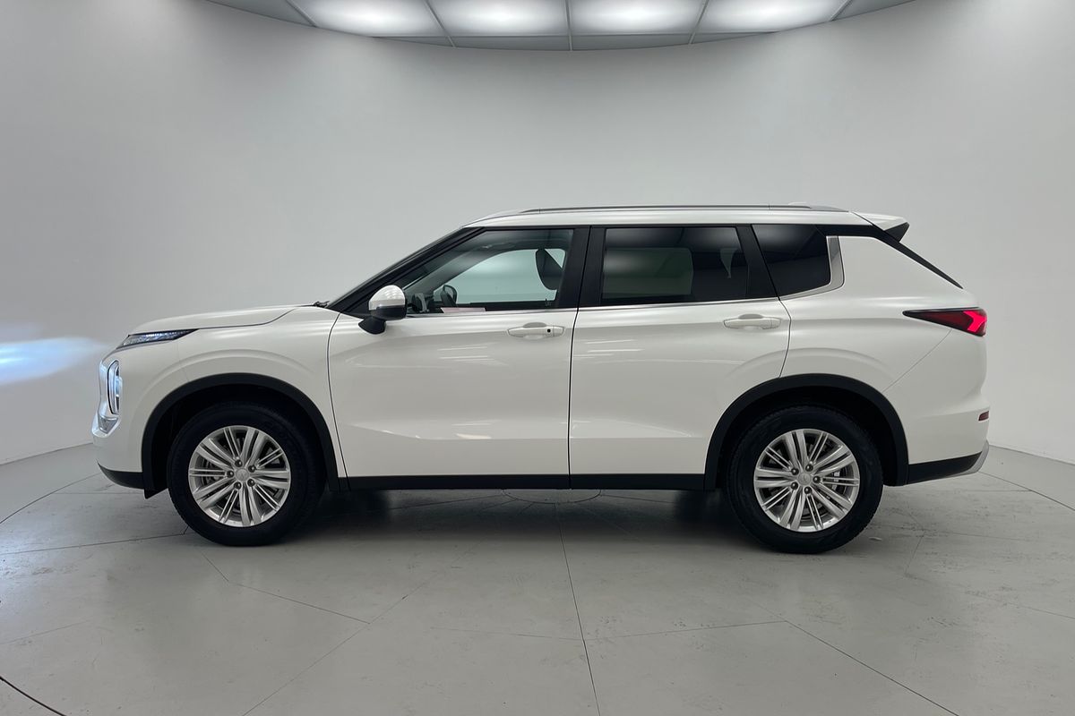 2023 Mitsubishi Outlander LS ZM