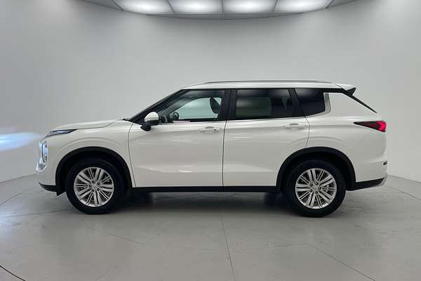 2023 Mitsubishi Outlander LS ZM