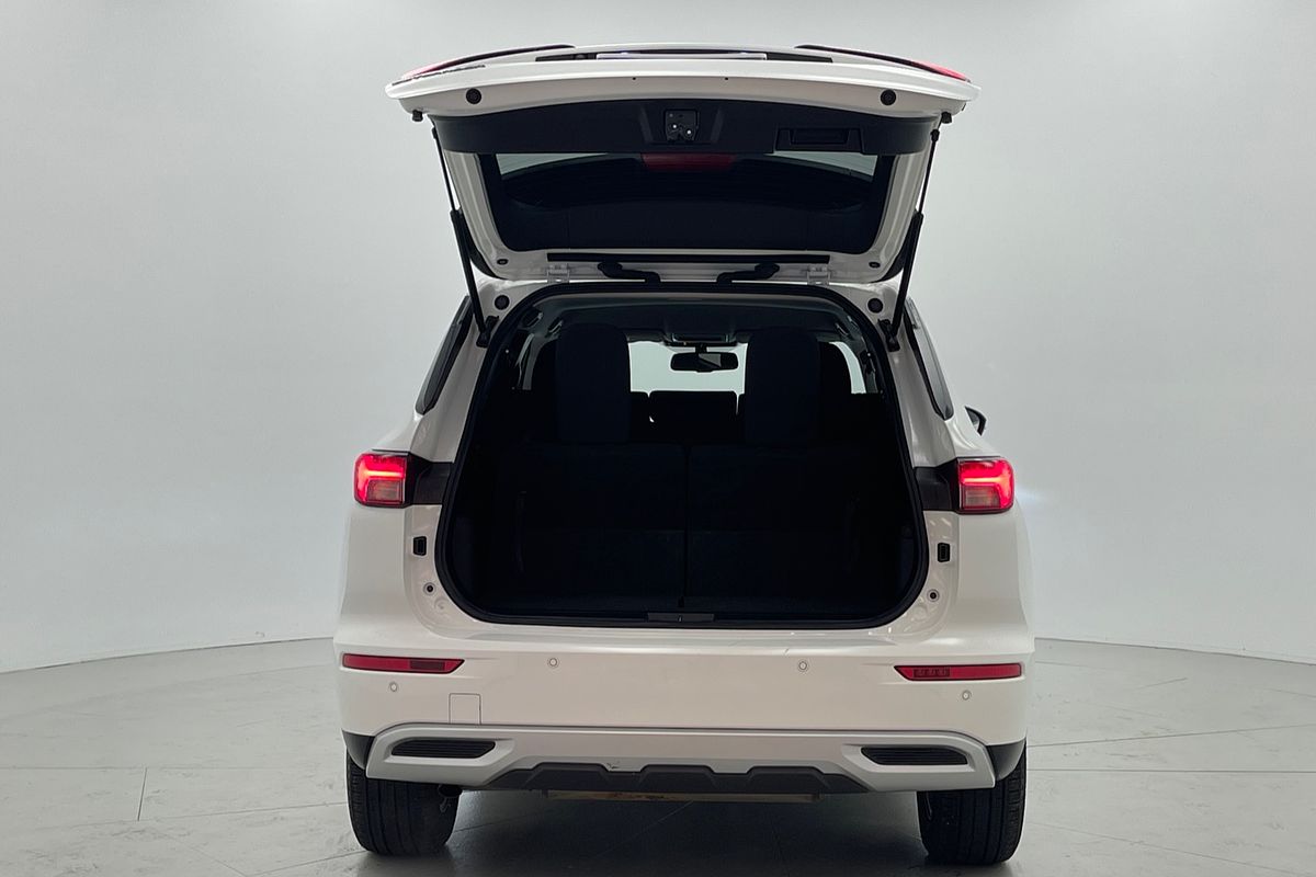 2023 Mitsubishi Outlander LS ZM