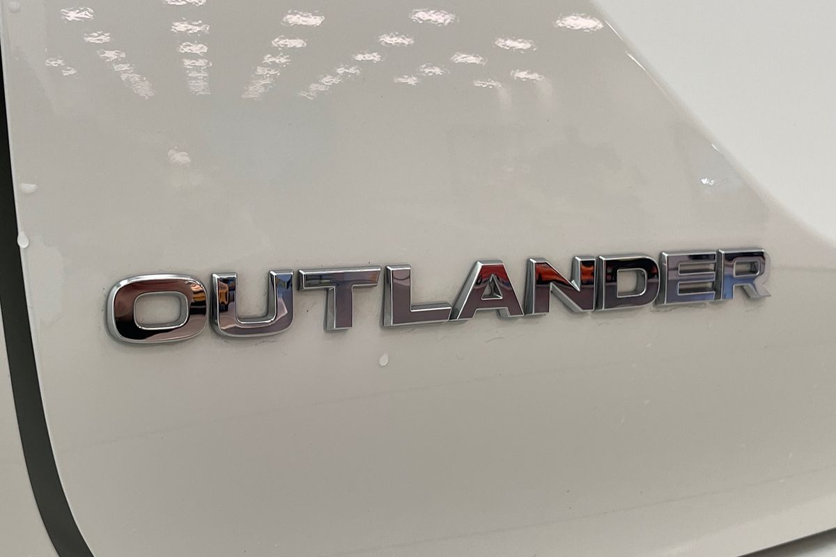 2023 Mitsubishi Outlander LS ZM
