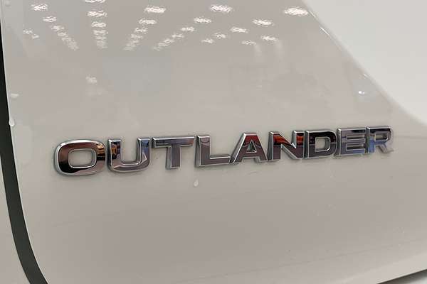2023 Mitsubishi Outlander LS ZM
