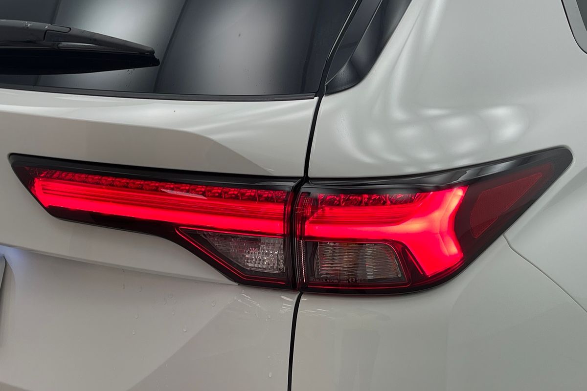 2023 Mitsubishi Outlander LS ZM