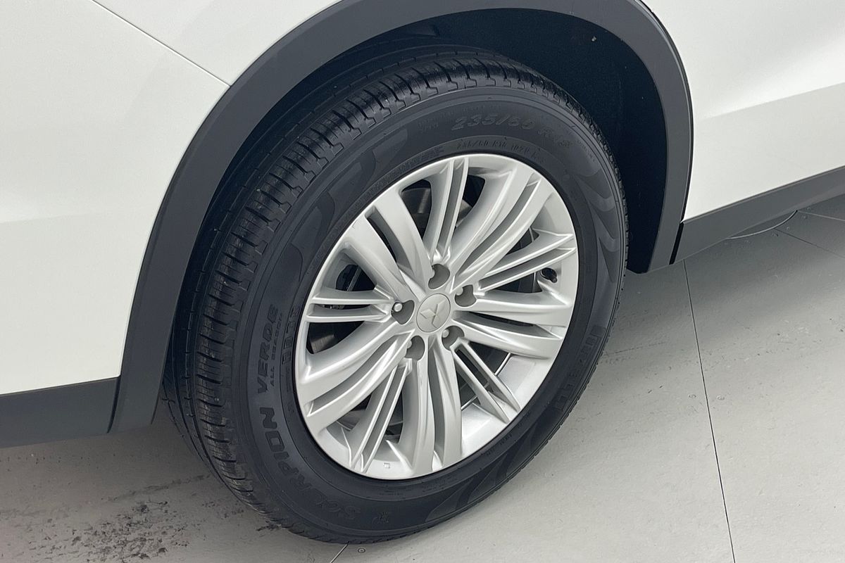 2023 Mitsubishi Outlander LS ZM