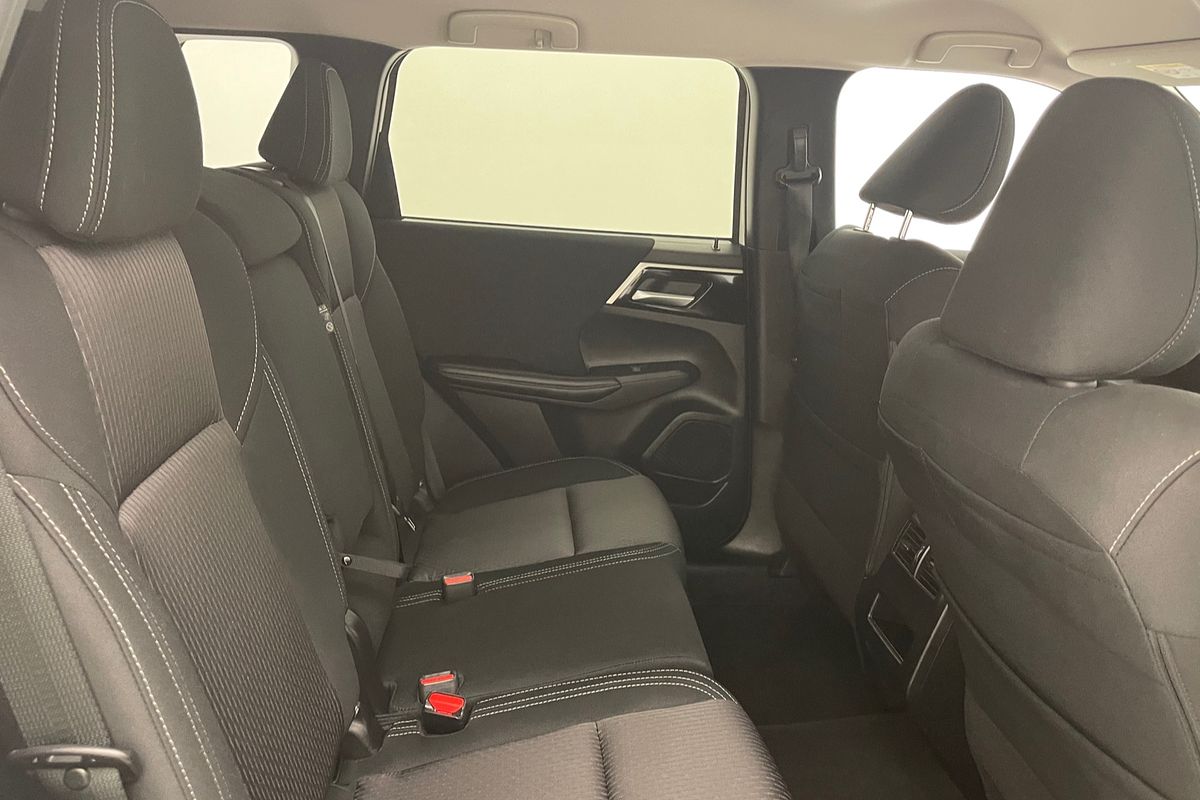 2023 Mitsubishi Outlander LS ZM