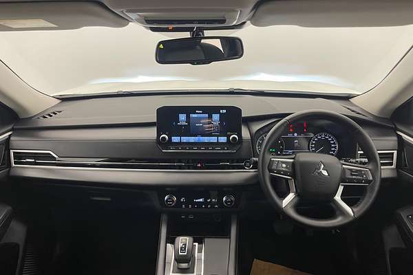 2023 Mitsubishi Outlander LS ZM