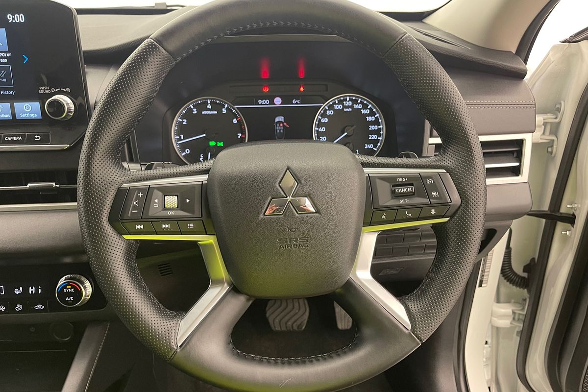 2023 Mitsubishi Outlander LS ZM