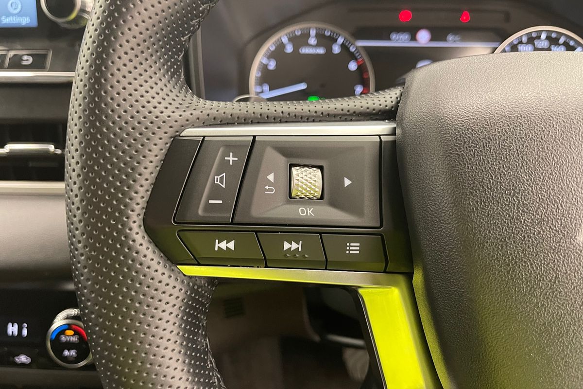 2023 Mitsubishi Outlander LS ZM
