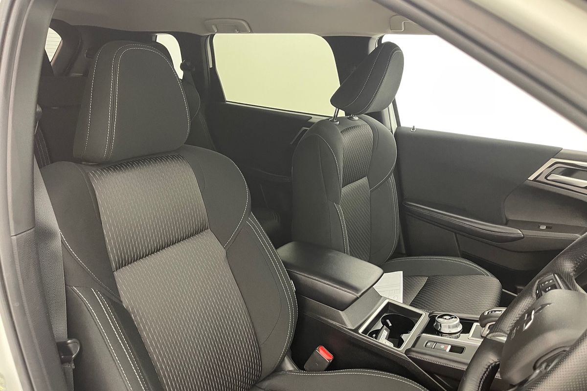 2023 Mitsubishi Outlander LS ZM