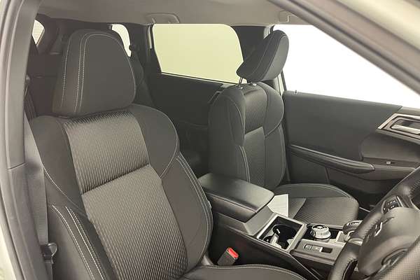 2023 Mitsubishi Outlander LS ZM