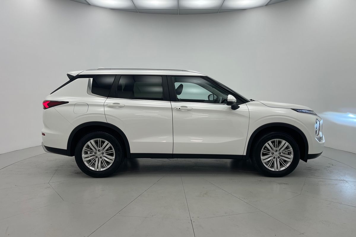 2023 Mitsubishi Outlander LS ZM