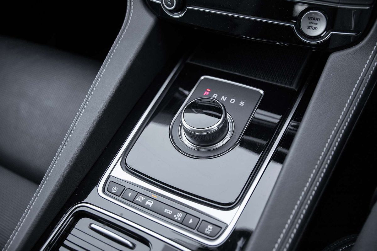 2019 Jaguar F-PACE 20d Chequered Flag X761