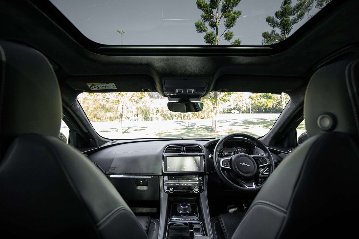 2019 Jaguar F-PACE 20d Chequered Flag X761