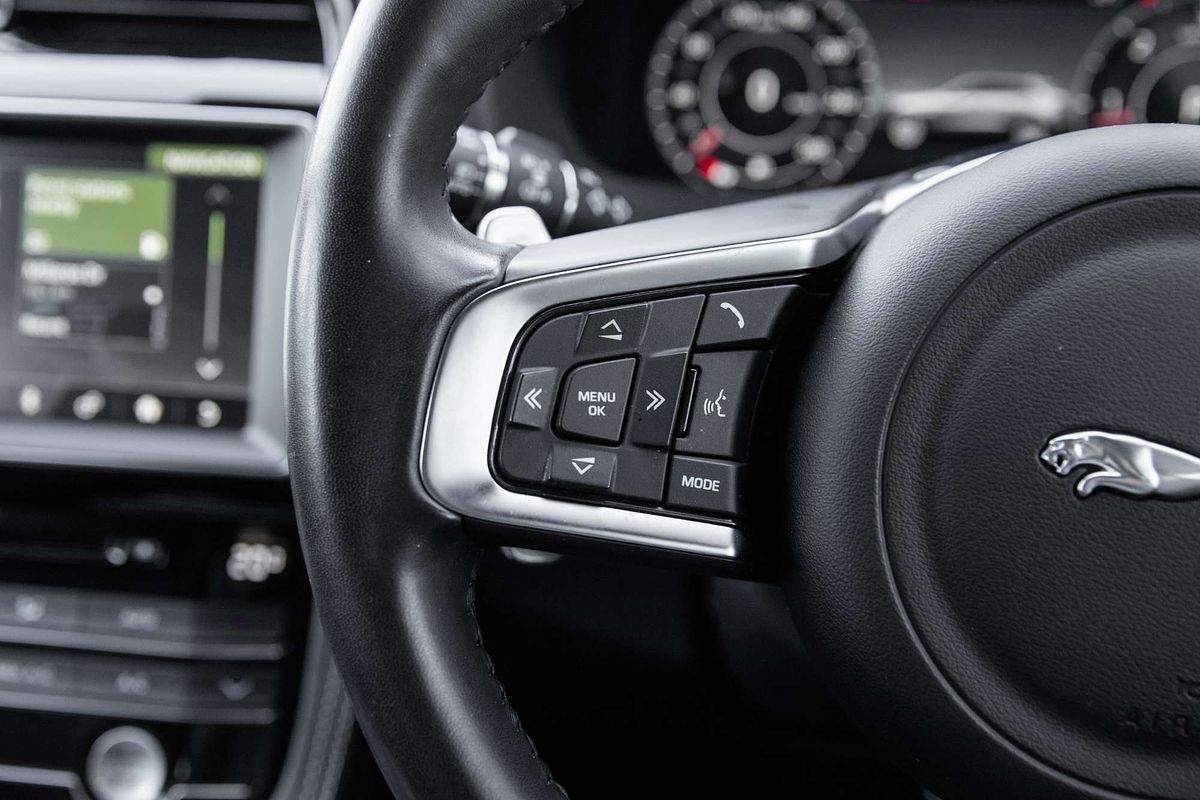 2019 Jaguar F-PACE 20d Chequered Flag X761