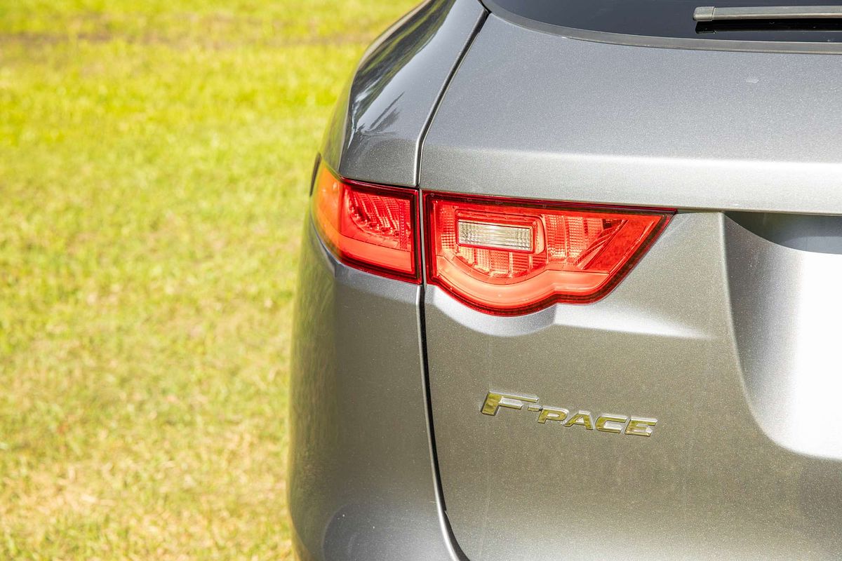 2019 Jaguar F-PACE 20d Chequered Flag X761