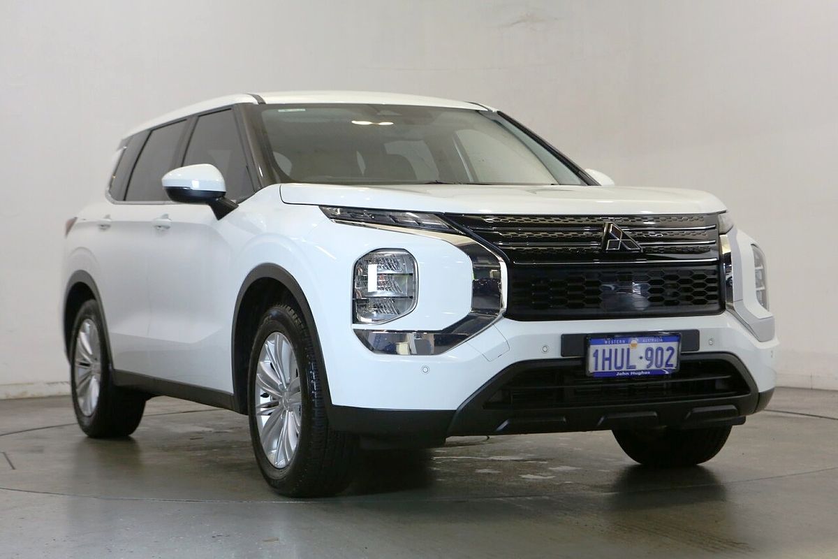 2023 Mitsubishi Outlander ES ZM