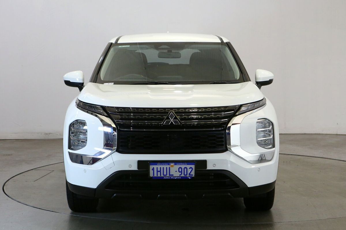 2023 Mitsubishi Outlander ES ZM