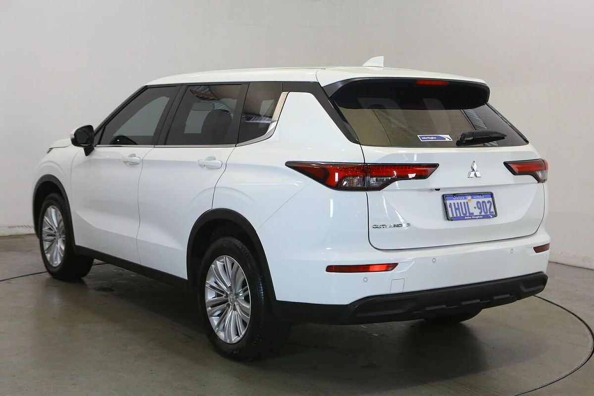2023 Mitsubishi Outlander ES ZM