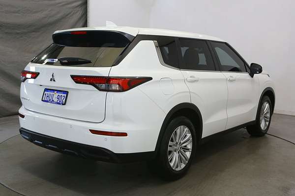2023 Mitsubishi Outlander ES ZM