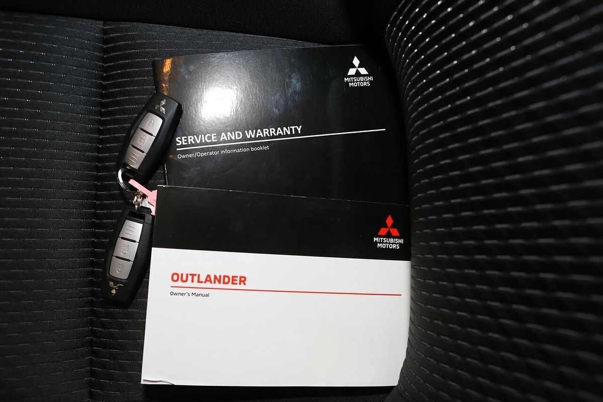 2023 Mitsubishi Outlander ES ZM