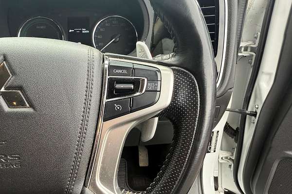 2017 Mitsubishi Outlander PHEV LS ZK