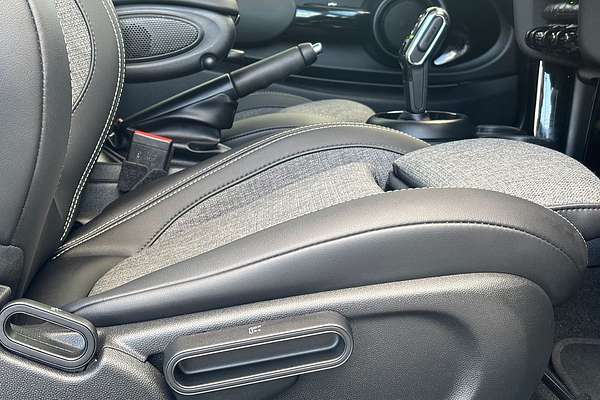 2022 MINI Hatch Cooper Classic F55 LCI-2