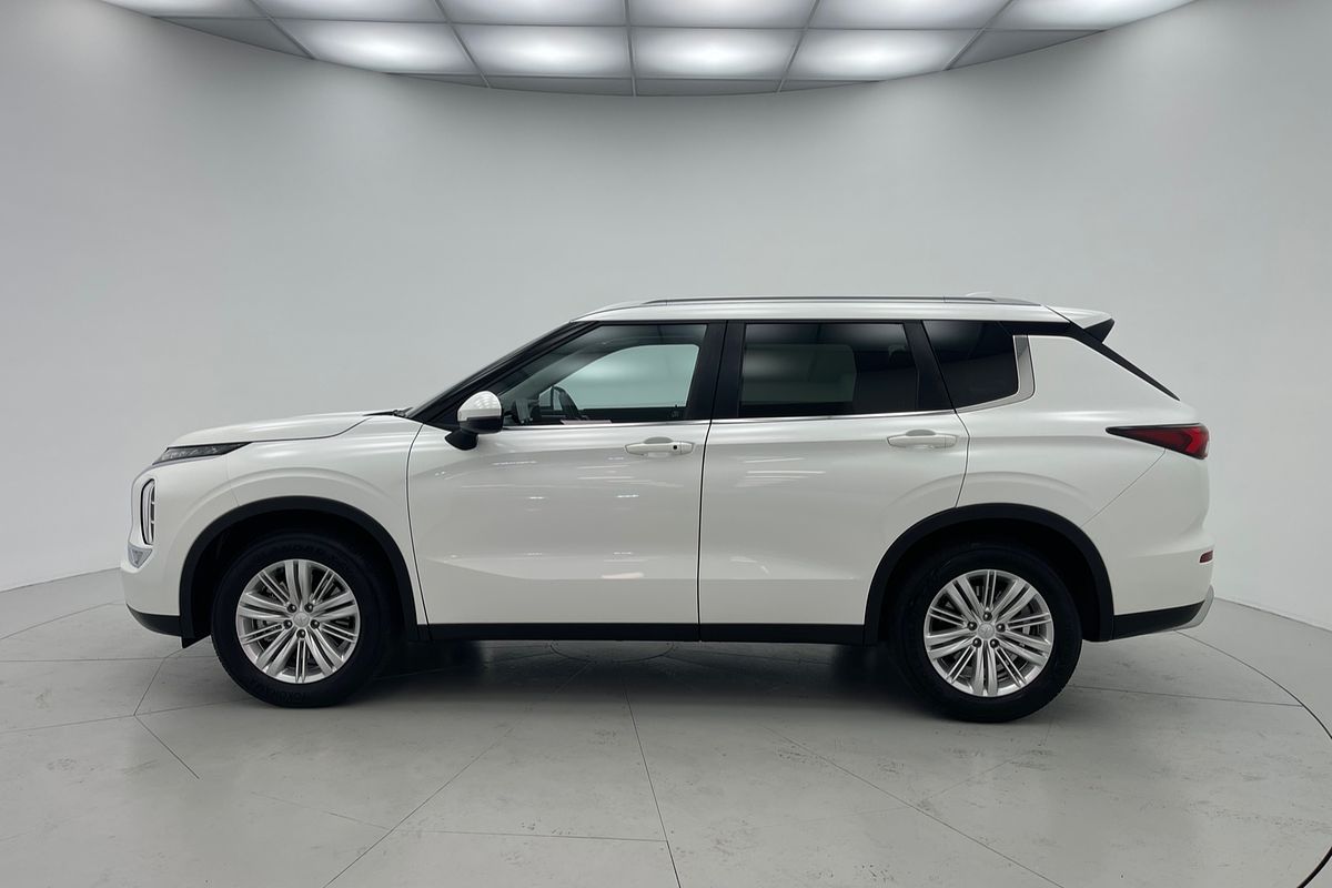 2023 Mitsubishi Outlander LS ZM
