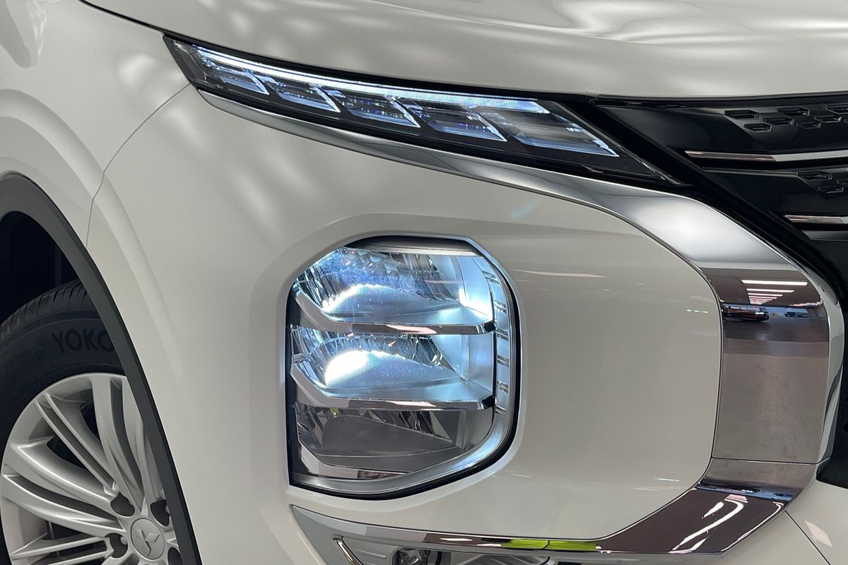 2023 Mitsubishi Outlander LS ZM