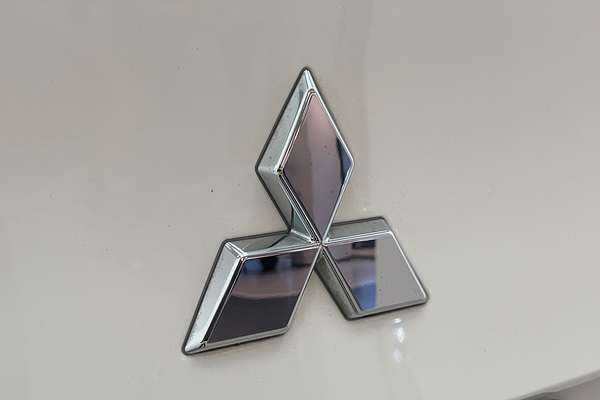 2023 Mitsubishi Outlander LS ZM