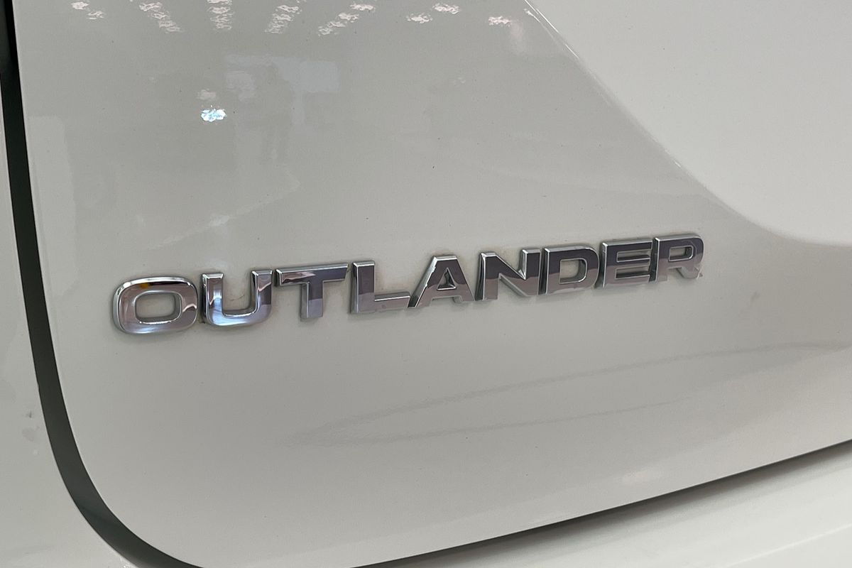 2023 Mitsubishi Outlander LS ZM