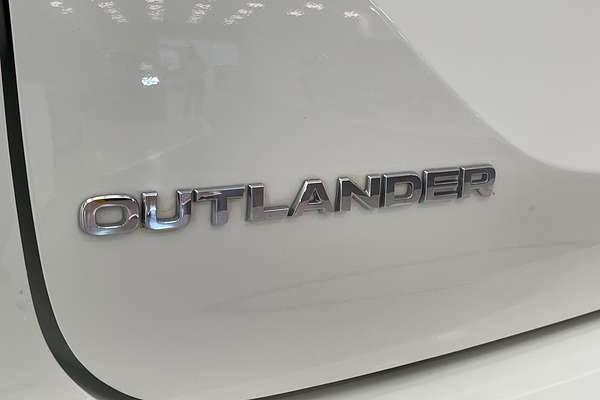 2023 Mitsubishi Outlander LS ZM