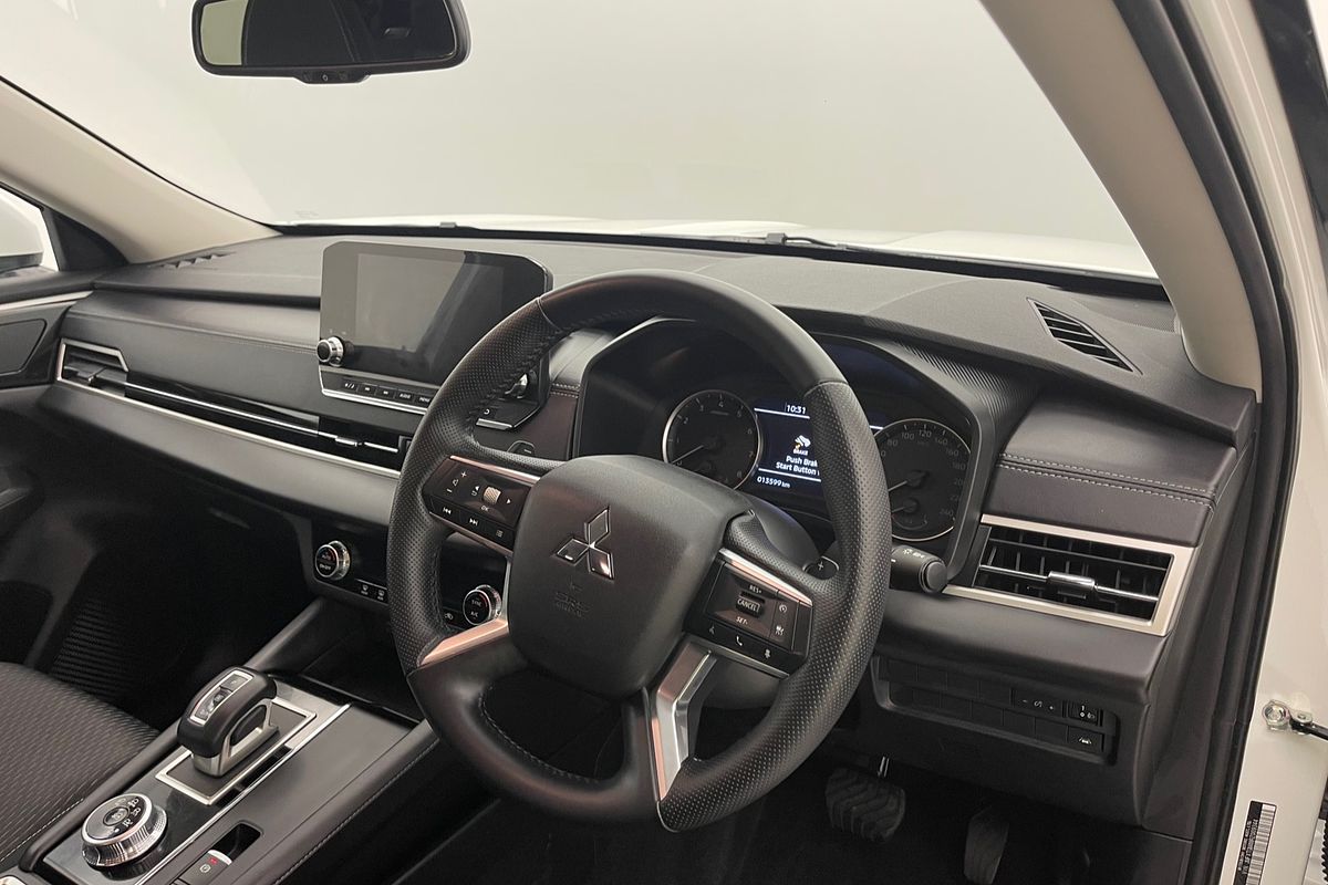 2023 Mitsubishi Outlander LS ZM