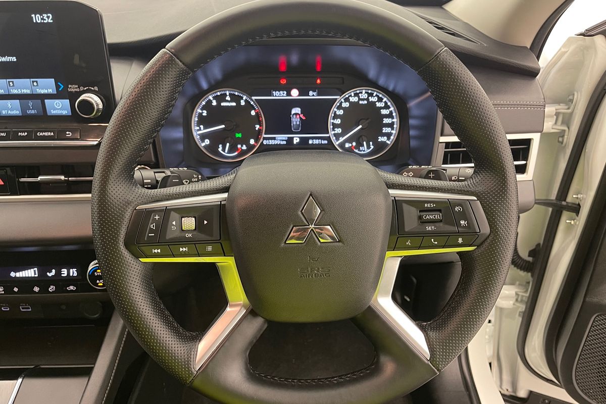 2023 Mitsubishi Outlander LS ZM