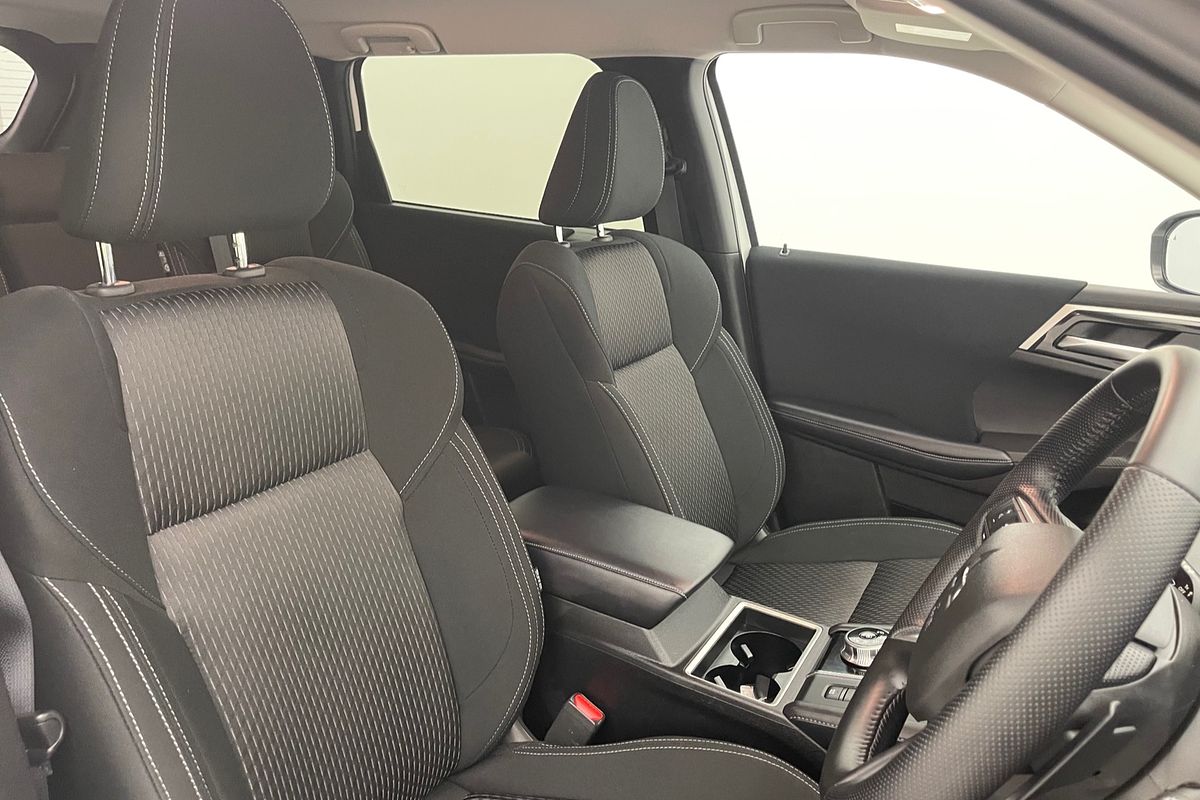 2023 Mitsubishi Outlander LS ZM