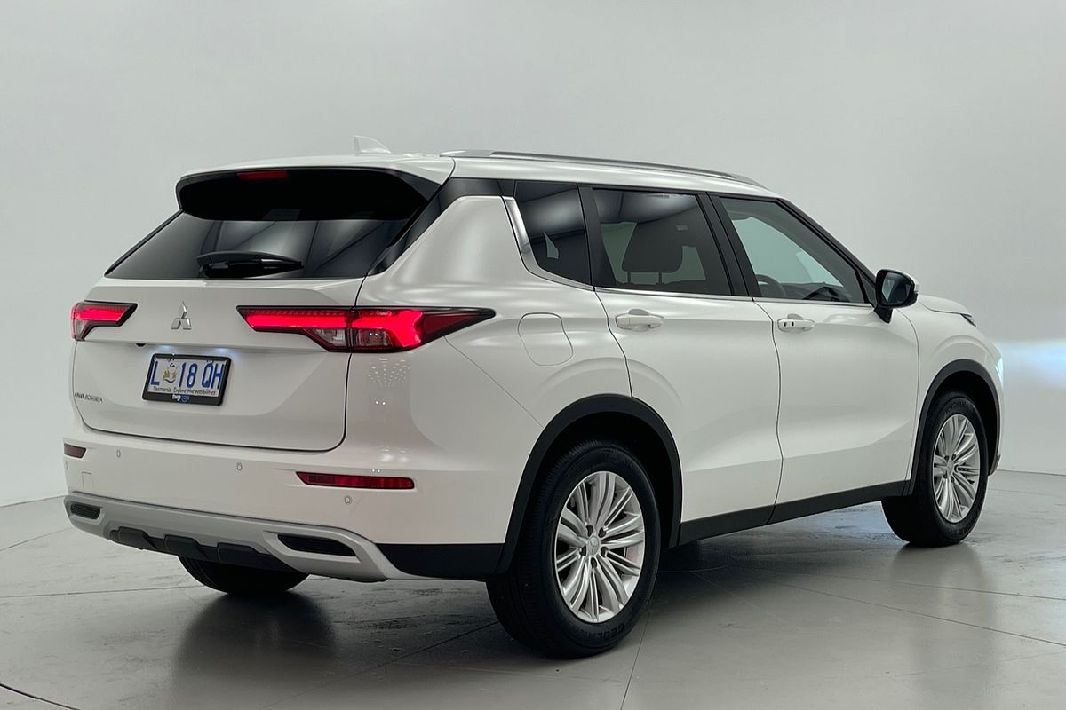 2023 Mitsubishi Outlander LS ZM