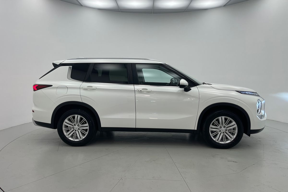 2023 Mitsubishi Outlander LS ZM