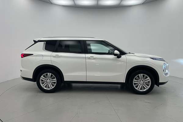 2023 Mitsubishi Outlander LS ZM