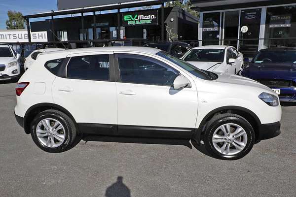 2013 Nissan Dualis ST J10 Series 4