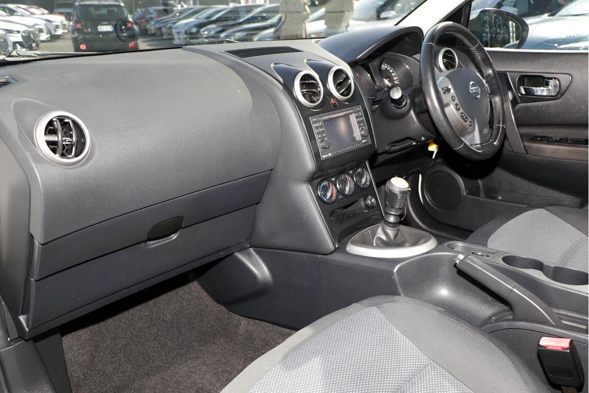 2013 Nissan Dualis ST J10 Series 4