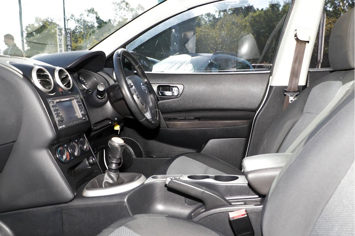 2013 Nissan Dualis ST J10 Series 4