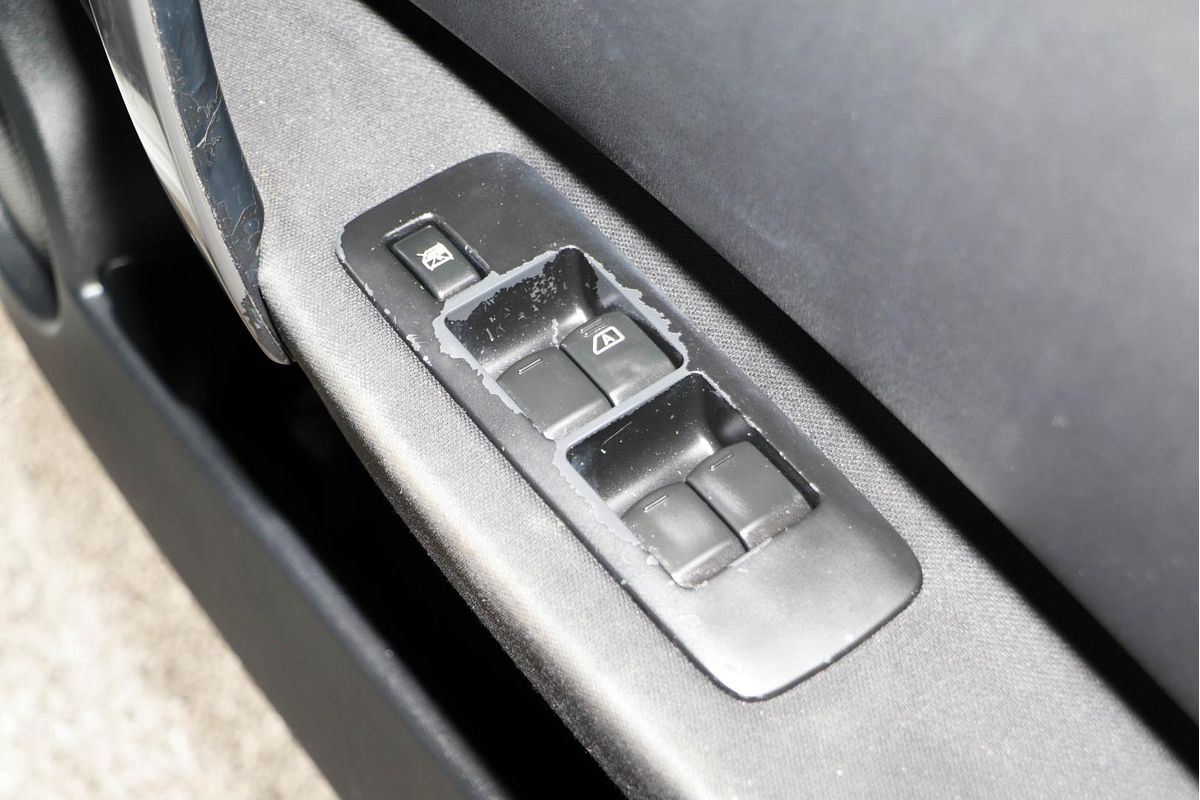 2013 Nissan Dualis ST J10 Series 4